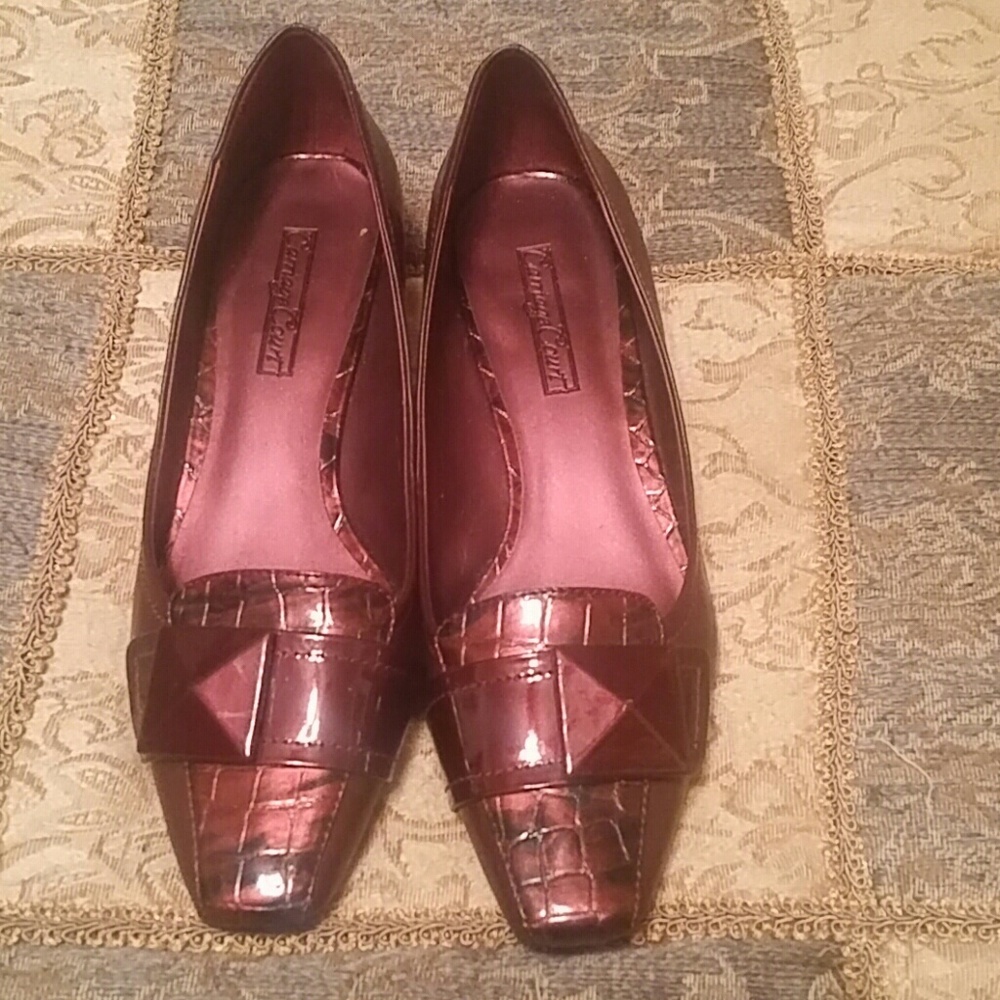 Carriage Court burgundy flats. Size 10.